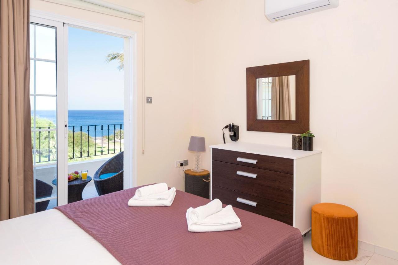 Villa Oceania - Beachfront 帕拉利米尼 外观 照片