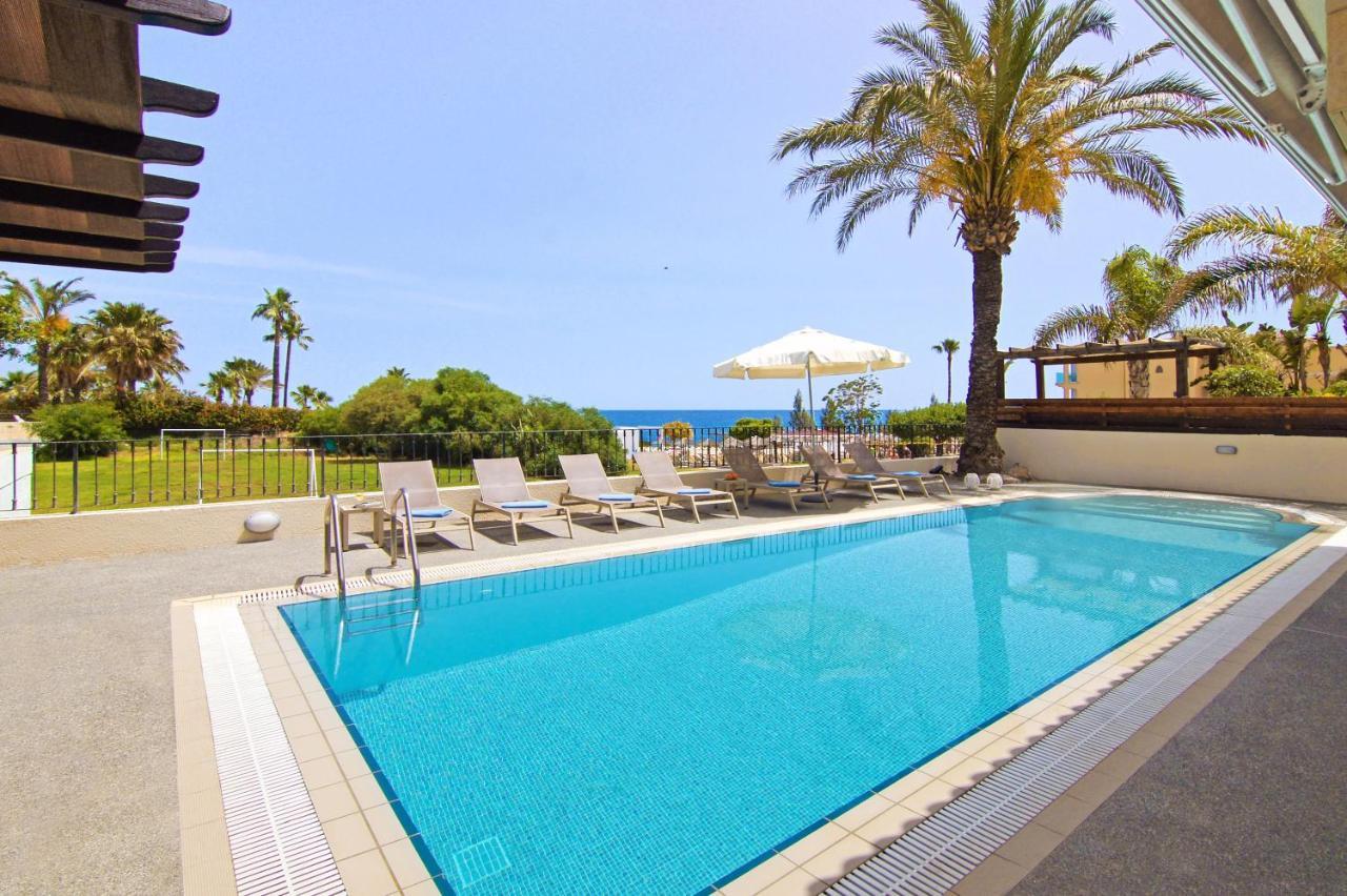 Villa Oceania - Beachfront 帕拉利米尼 外观 照片