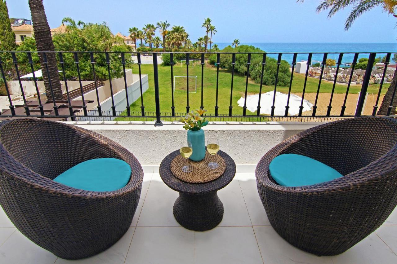 Villa Oceania - Beachfront 帕拉利米尼 外观 照片